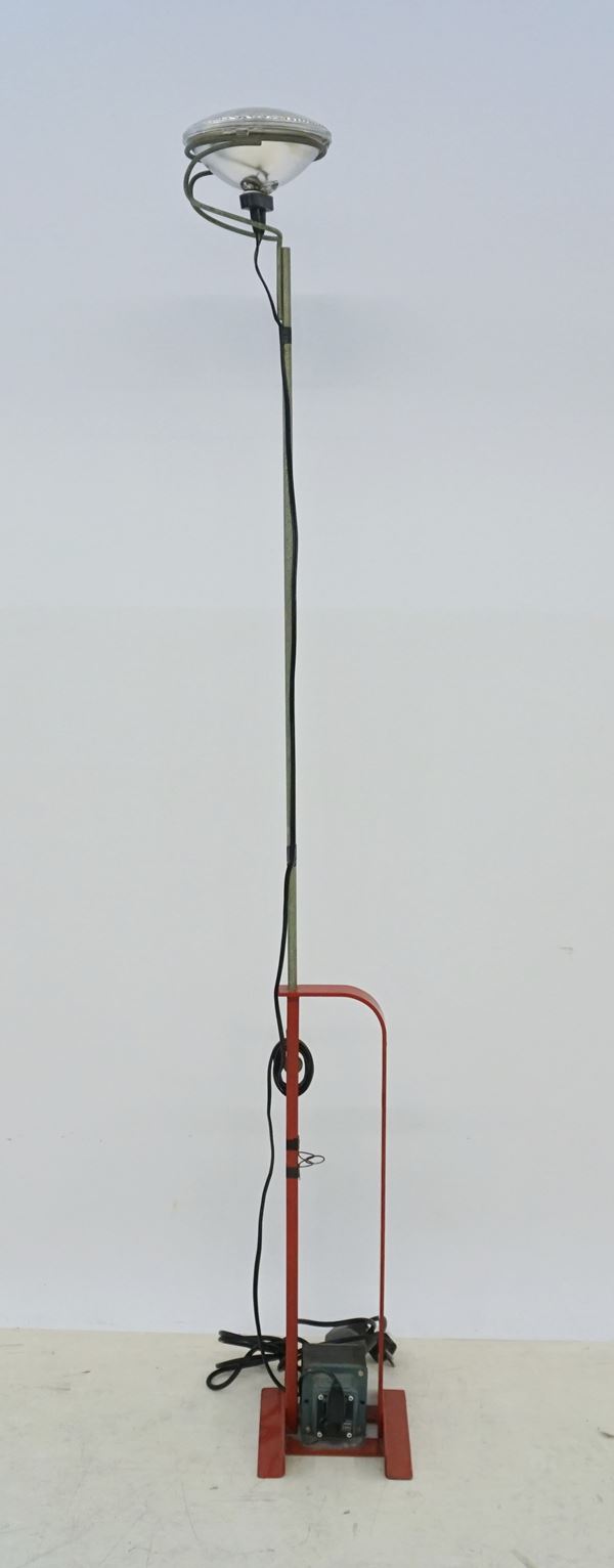 



Lampada da terra Toio, manifattura Floss, designer Achille e Pier Giacomo Castiglioni, alt. cm 160