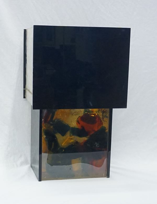 



Lampada da tavolo, anni 90, in vetro e materiale plastico, cm 26,5x43,5
