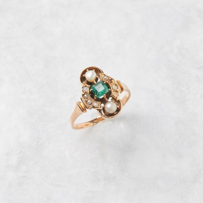 ANELLO IN ORO GIALLO 18KT,SMERALDO E MICROPERLE