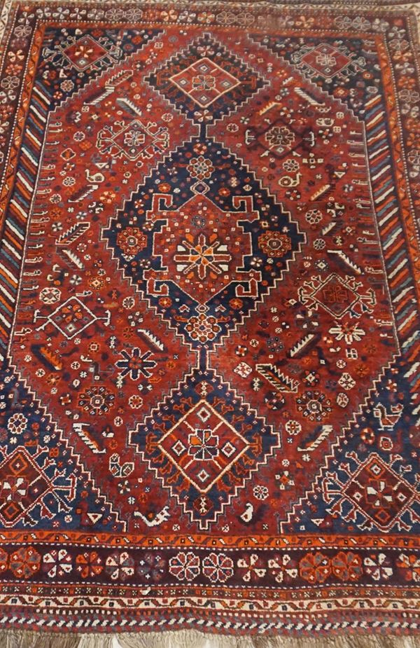 



Tappeto Persiano, sec. XX  - Asta Arredi oggetti d'arte e mobili dal XVIII al XX secolo - Poggio Bracciolini Casa d'Aste