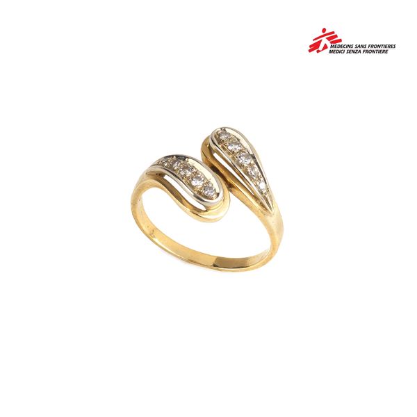 



ANELLO CONTRARIE' IN ORO GIALLO 18KT E DIAMANTI