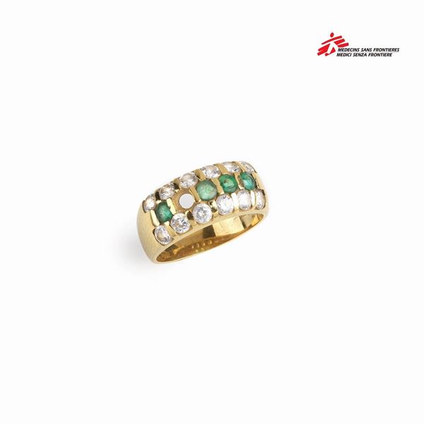 



ANELLO IN ORO GIALLO 18KT E PIETRE