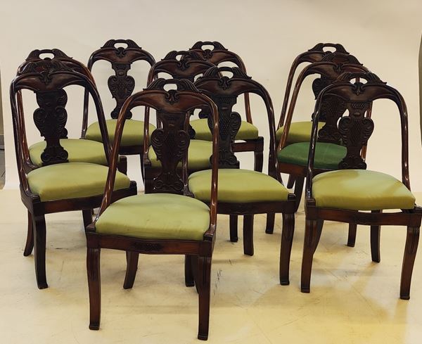 Dieci sedie en gondole, sec. XIX  - Asta Mobili oggetti d'arte e arredi dal XVIII al XX secolo - Poggio Bracciolini Casa d'Aste