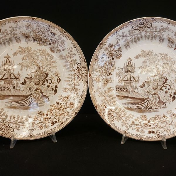 



Coppia di piatti, sec. XX  - Asta Mobili e arredi dal XVIII al XX secolo - Poggio Bracciolini Casa d'Aste