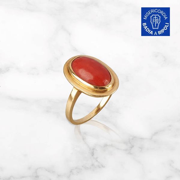 ANELLO IN ORO GIALLO 18KT E CORALLO