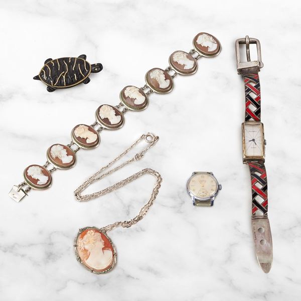 



BRACCIALE CON CAMMEI 