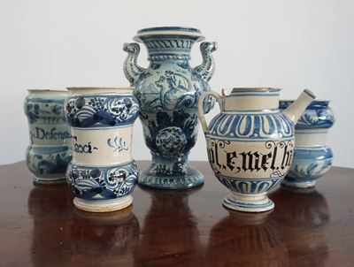 Tre Albarelli, una Brocca e un Vaso Biansato, Sec. XIX