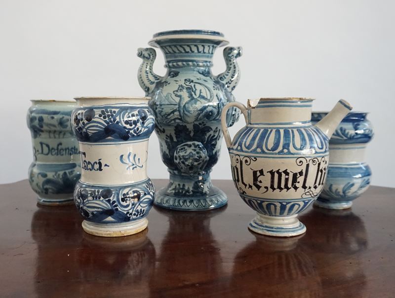 Tre Albarelli, una Brocca e un Vaso Biansato, Sec. XIX
