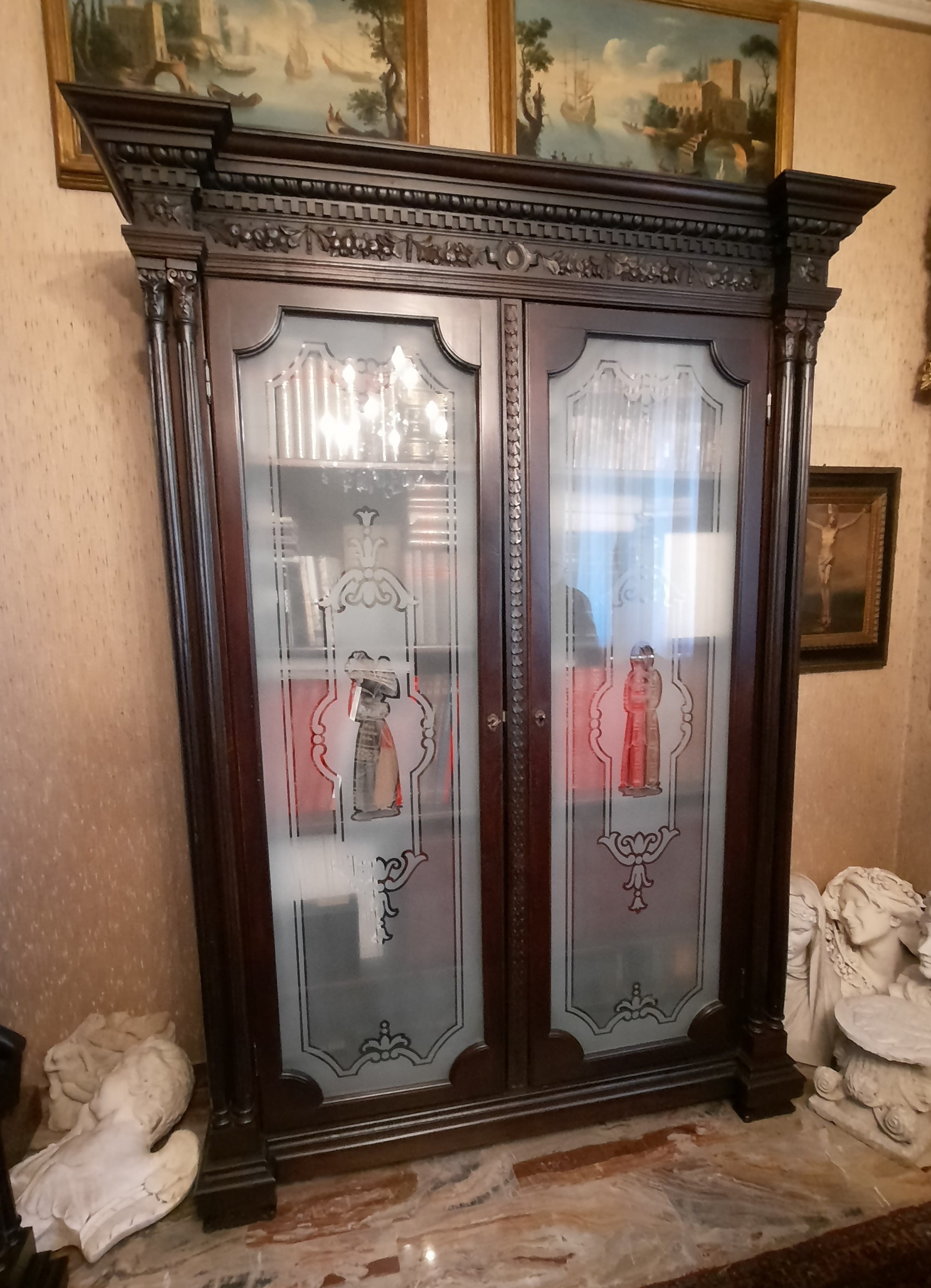 Coppia di Vetrine in Stile Rinascimento