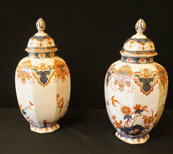 



Coppia di vasi con coperchio, sec. XIX