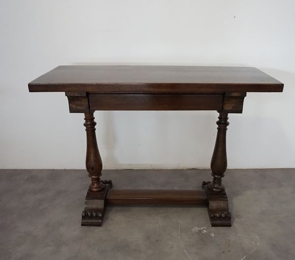 



Tavolino in stile Cinquecento  - Asta L'arte di arredare: mobili ed oggetti d'arte dal XVII al XX secolo - Poggio Bracciolini Casa d'Aste