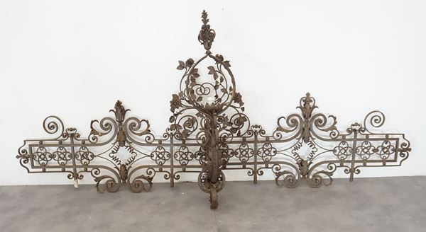 Applique e due fregi, sec. XX  - Asta L'arte di arredare: mobili ed oggetti d'arte dal XVII al XX secolo - Poggio Bracciolini Casa d'Aste