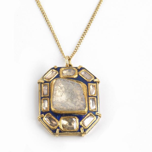 



&nbsp;PENDENTE IN ORO 22KT DIAMANTI E&nbsp; SMALTI