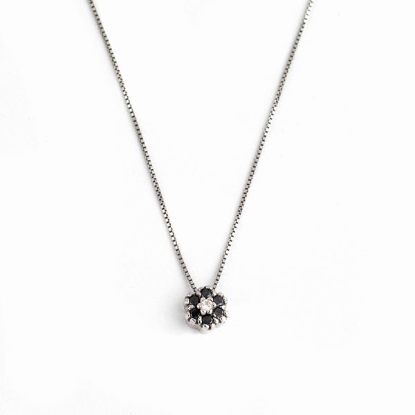 



COLLANA GIROCOLLO IN ORO BIANCO 18KT E&nbsp; PENDENTE