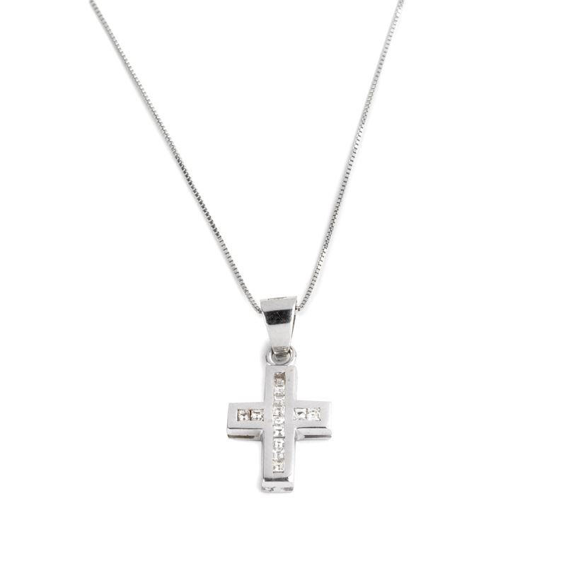Collana e Pendente a Forma di Croce in Oro Bianco 18kt e Diamanti