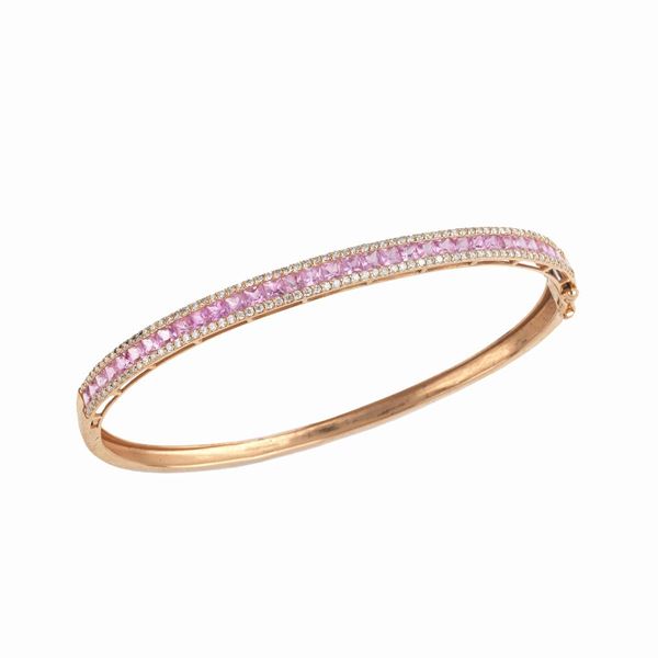 



BRACCIALE RIGIDO IN ORO&nbsp; GIALLO 18KT , DIAMANTI E SMERALDI