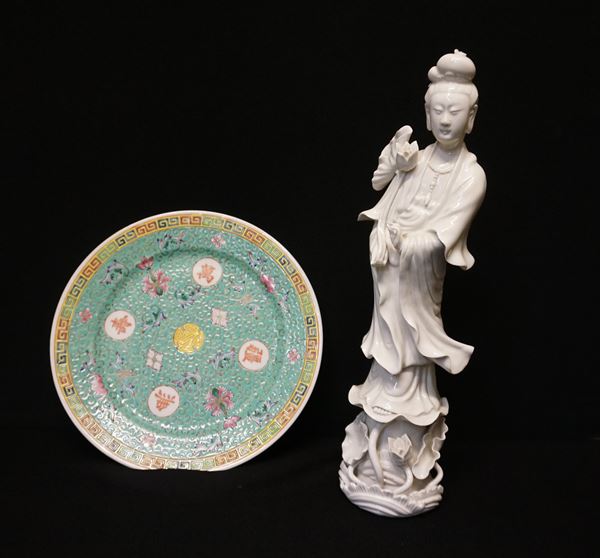 



Piatto e scultura, arte orientale sec. XX