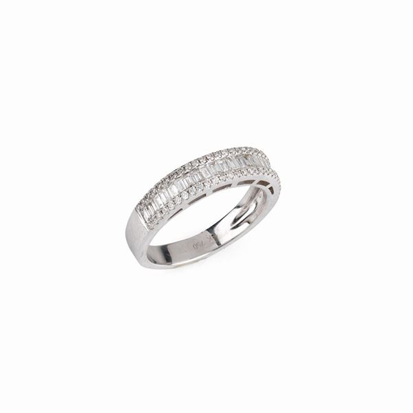 



ANELLO IN ORO BIANCO 18KT E DIAMANTI 