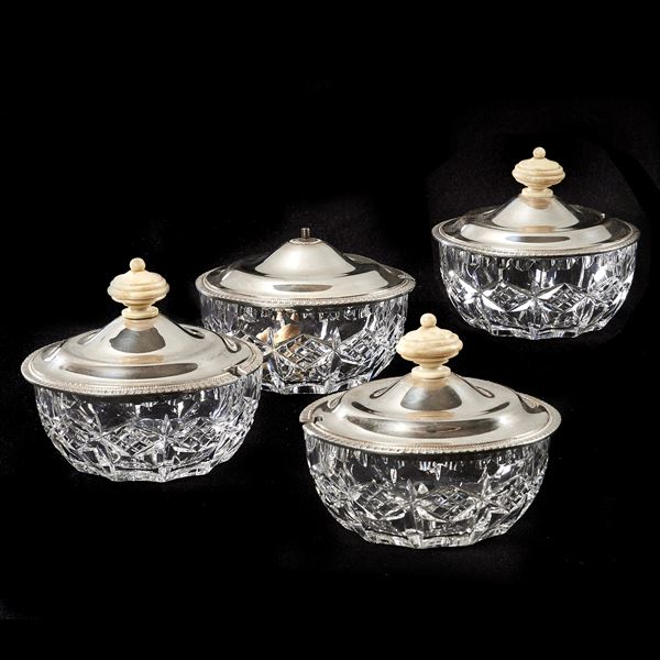 



Quattro formaggiere, sec. XX  - Asta Eleganza a tavola: porcellane, argenti e complementi da arredo - Poggio Bracciolini Casa d'Aste