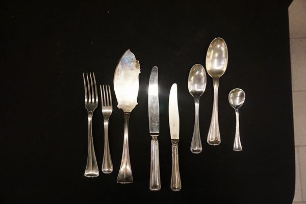 



Servito di posate, sec. XX  - Asta Eleganza a tavola: porcellane, argenti e complementi da arredo - Poggio Bracciolini Casa d'Aste