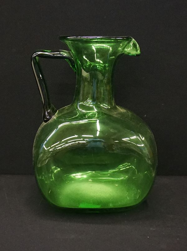 



Brocca, Empoli, sec. XIX, in vetro nei toni del verde, cm 22x15x31