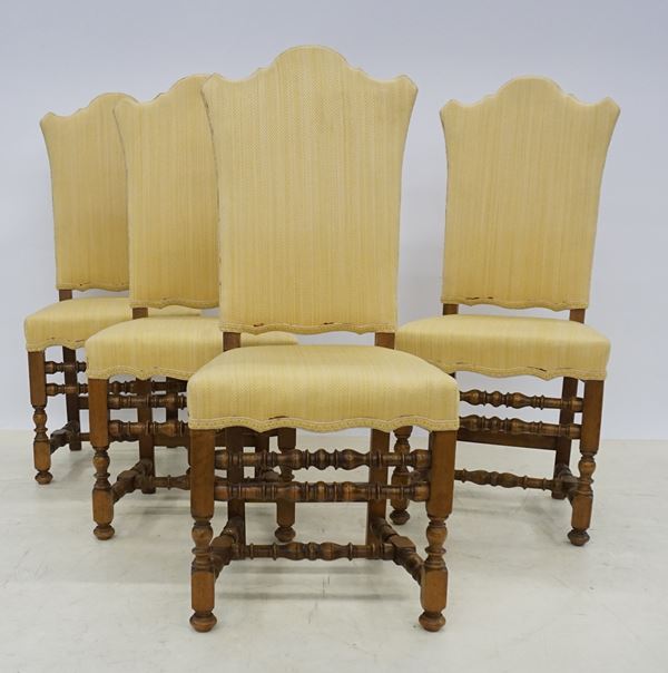



Sei sedie, in stile 700, in noce, seduta e schienale imbottiti e ricoperti in tessuto giallo, alt. cm 118 (6)