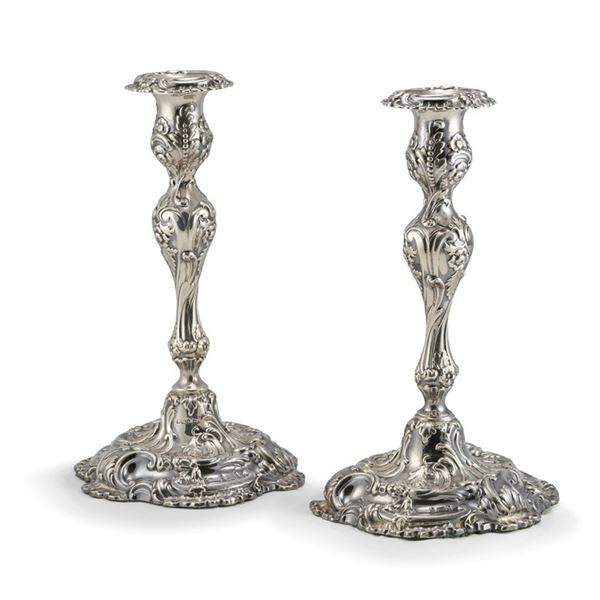 



COPPIA DI CANDELIERI, CITT&Agrave; DI SHEFFIELD, 1896, ARGENTIERE WALKER AND HALL