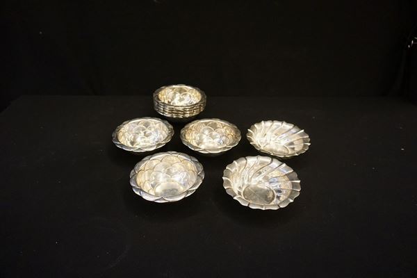



Quattordici coppette lavadita  - Asta Eleganza a tavola: porcellane, argenti e complementi da arredo - Poggio Bracciolini Casa d'Aste