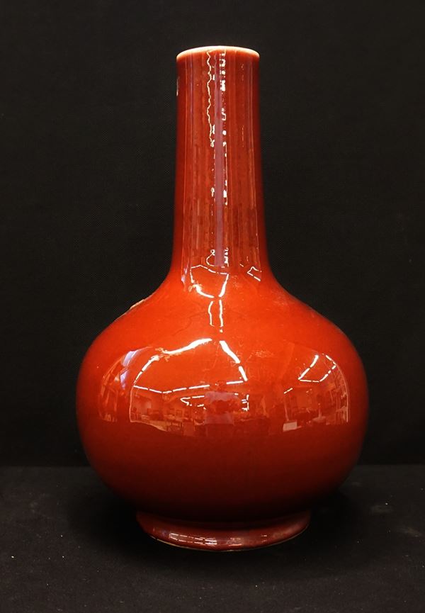 



Vaso, Cina, sec. XX, in ceramica sangue di bue, alt. cm 40