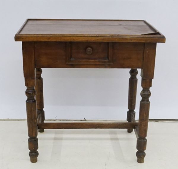 



Tavolino da lavoro, inizi sec. XX  - Asta Arredi oggetti d'arte e mobili dal XVIII al XX secolo - Poggio Bracciolini Casa d'Aste