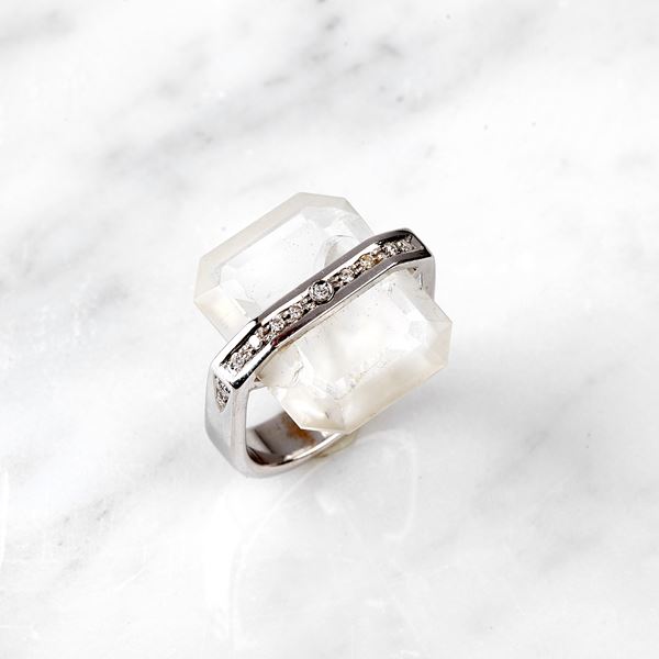 



ANELLO IN ORO BIANCO 18 KT, DIAMANTI E PIETRE
