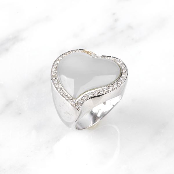 



ANELLO IN ORO BIANCO 18 KT, DIAMANTI E CALCEDONIO