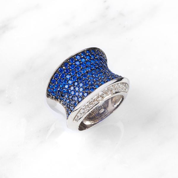 



ANELLO IN ORO BIANCO 18 KT E PIETRE