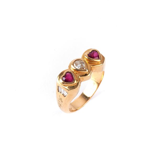 ANELLO IN ORO GIALLO 18 KT, DIAMANTI E RUBINI