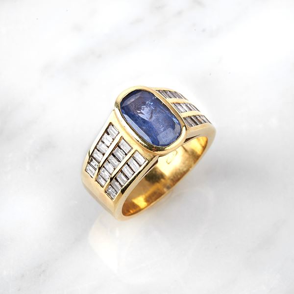 



ANELLO IN ORO GIALLO 18 KT, DIAMANTI E ZAFFIRO 
