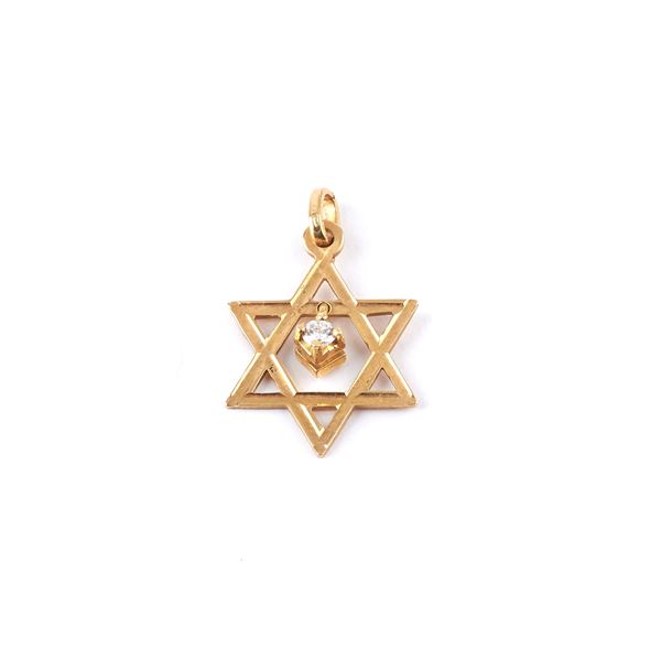 



PENDENTE IN ORO GIALLO 18KT E DIAMANTE