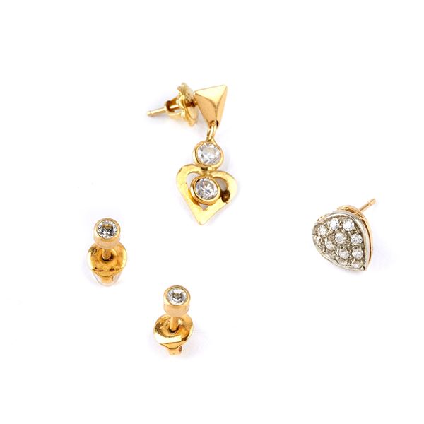 



DUE ORECCHINI IN ORO 18 KT E PIETRE