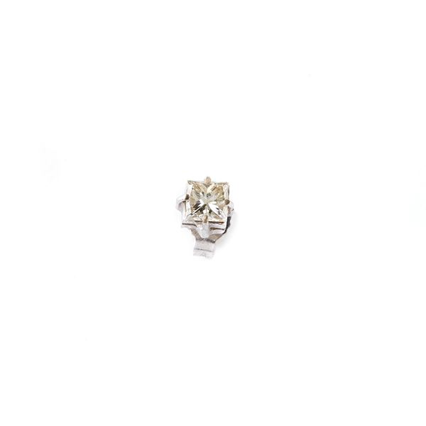



ORECCHINO SINGOLO IN ORO BIANCO 18KT E DIAMANTE