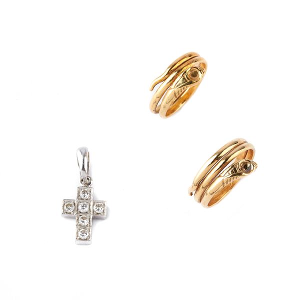 



PICCOLO PENDENTE IN ORO BIANCO 18KT E DIAMANTI
