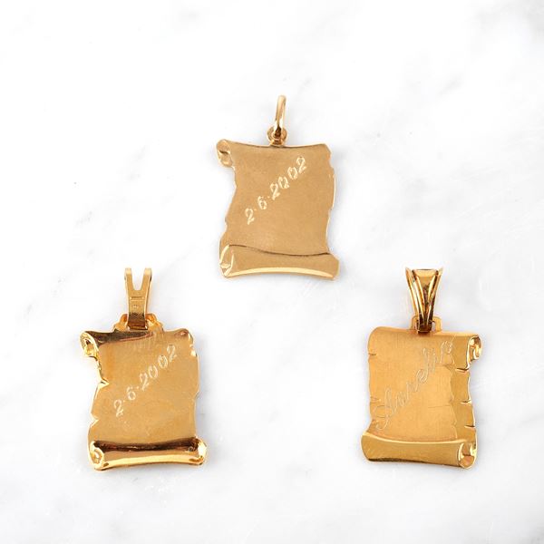



TRE MEDAGLIETTE IN ORO GIALLO 18KT