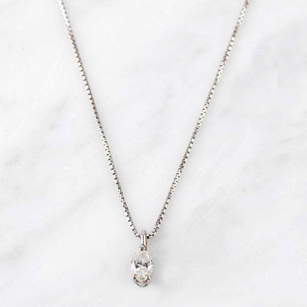 



COLLANA GIROCOLLO IN ORO BIANCO 18 KT E DIAMANTI