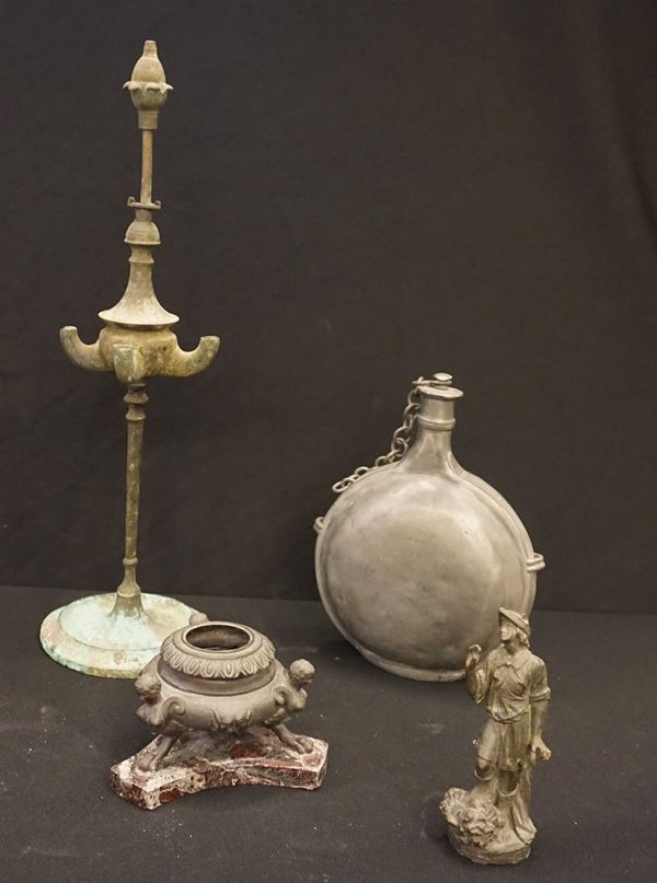 



Lucerna, fiasca, calamaio e stuatuina, sec. XX  - Asta Arredi oggetti d'arte e mobili dal XVIII al XX secolo - Poggio Bracciolini Casa d'Aste