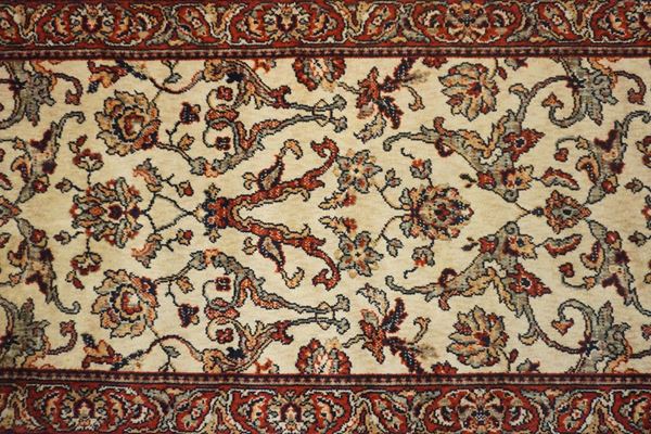 Tappeto galleria  - Asta Arredi oggetti d'arte e mobili dal XVIII al XX secolo - Poggio Bracciolini Casa d'Aste