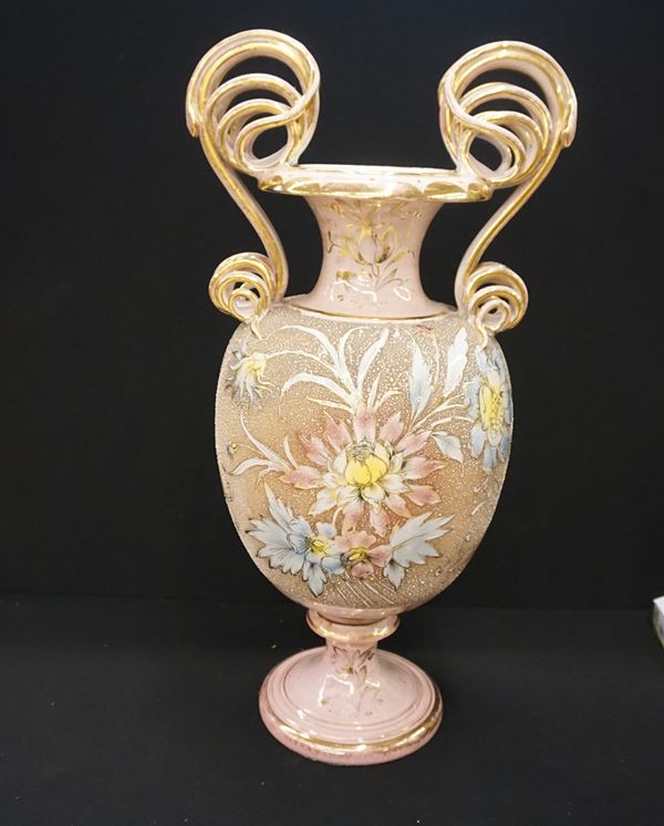 



Grande vaso  - Asta Eleganza a tavola: porcellane, argenti e complementi da arredo - Poggio Bracciolini Casa d'Aste