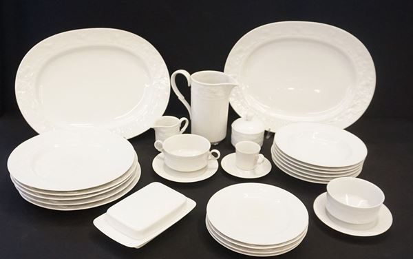 



Servito di piatti, Swisse Laghental  - Asta Eleganza a tavola: porcellane, argenti e complementi da arredo - Poggio Bracciolini Casa d'Aste