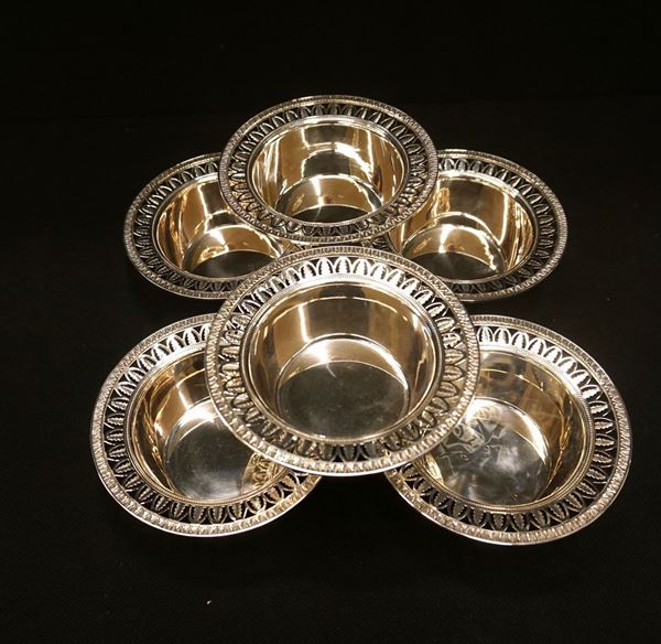 



Dodici coppette lavadita, sec. XX  - Asta Eleganza a tavola: porcellane, argenti e complementi da arredo - Poggio Bracciolini Casa d'Aste