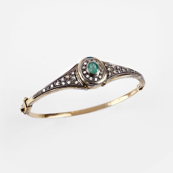 



BRACCIALE RIGIDO IN ORO GIALLO&nbsp; 9KT , DIAMANTI E SMERALDO