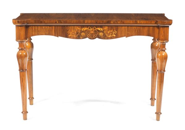 



Coppia di tavoli in stile ottocentesco