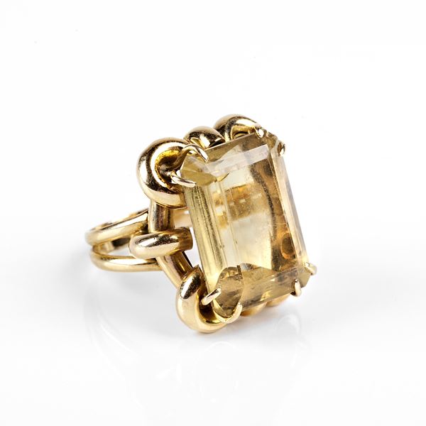 



ANELLO IN ORO GIALLO 18KT E TOPAZIO