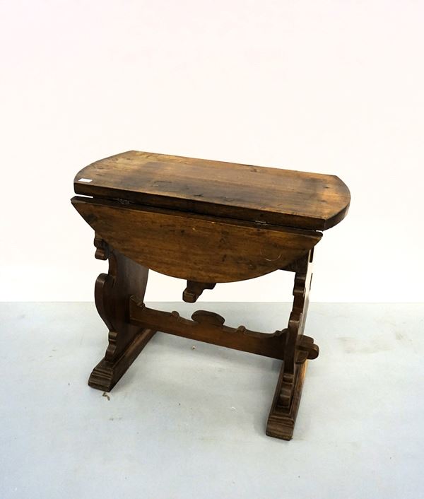 Tavolino a bandelle, in stile Settecento  - Asta Mobili oggetti d'arte e arredi dal XVIII al XX secolo - Poggio Bracciolini Casa d'Aste